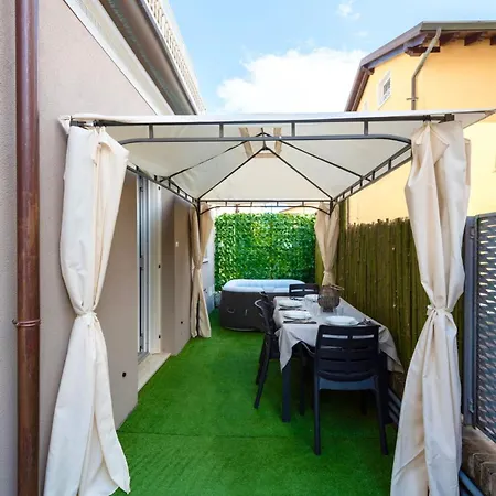 Marila Deluxe, Patio Con Idromassaggio Apartment Lido di Jesolo